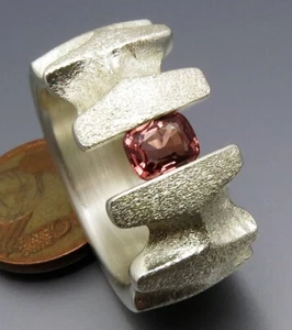 MATURE DESIGN - DISTINCTIVE SPINEL TENSION RING - UNIQUE FROM OWN GOLDSMITH - Picture 1 of 6