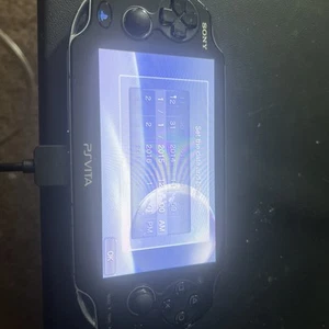 Sony PS Vita PCH-1001  1 Game 4 Gb Storage & Charger "Tested" - Picture 1 of 3