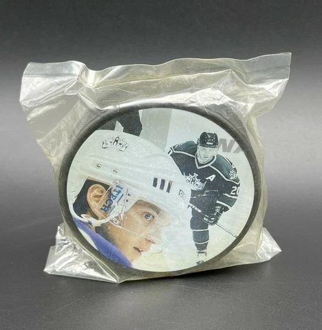 Los Angeles Kings Luc Robitaille #20 Commemorative Hockey Puck NHL LA Cover