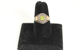 925 Sterling Silver Ring W/ Gold Accent Sides And Peridot Center Size 7-12427 - Picture 1 of 6