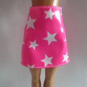 NEU! 2022 Barbie Big City Big Dreams Teresa Puppe rosa Rock ~ zierliche Kleidung - Bild 1 von 4
