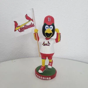 Mascota Fredbird Bobblehead de los Cardenales de San Luis con bandera recuerdo MLB  - Imagen 1 de 7