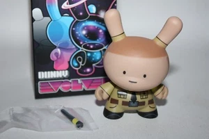KIDROBOT DUNNY 2013 EVOLUCIONADO HUCK GEE STEVE POLICÍA DISEÑADOR ARTE JUGUETE - Imagen 1 de 3