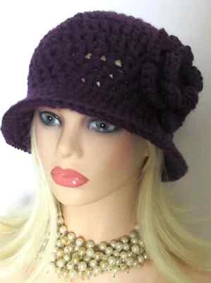 CLOCHE CUBO SOMBRERO GORRA QUIMIO ALETA ALA PÚRPURA HECHO A MANO GANCHILLO ACRÍLICO Foto 1 de 4