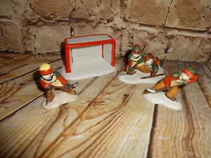 Raro set obiettivi giocatori di hockey ceramica porcellana rete villaggio di Natale città neve - Foto 1 di 3