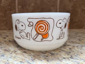 VINTAGE ANCHOR HOCKING FIRE KING SNOOPY SWEET DREAMS BOWL MILK GLASS 1958 EXCELL - Picture 1 of 7