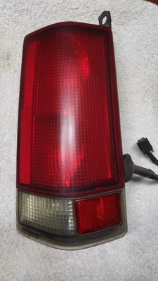 1996 - 1999 Chevrolet Express 1500 PASSENGER RIGHT Side Taillight Oem  - Image 1 of 4