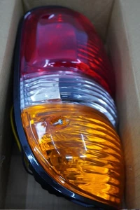 Luz trasera derecha Toyota Tacoma 2001-2004 TYC 11-5536-00-1N - Imagen 1 de 4