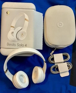 Beats by Dr. Dre Solo 4 Auriculares Inalámbricos Bluetooth On-Ear - Blanco Cálido - Imagen 1 de 10