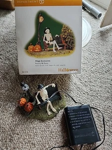 Dept 56 resting my bones 53146 skeleton lamp Halloween village accessory - Picture 1 of 5