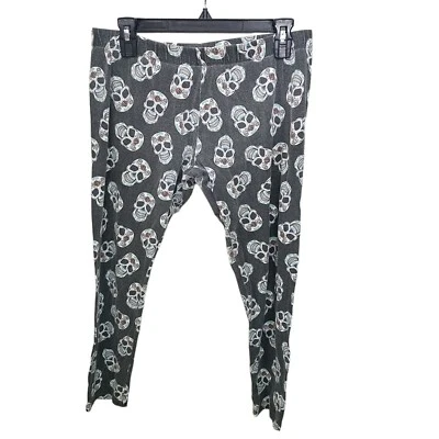Leggings capri No Boundaries para mujer talla XL gris calaveras Foto 1 de 4