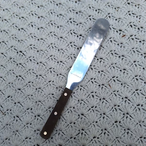 De Colección CUTCO Nº Esparcidor de espátula para pastel de glaseado 38 utensilio con mango de madera - Imagen 1 de 5
