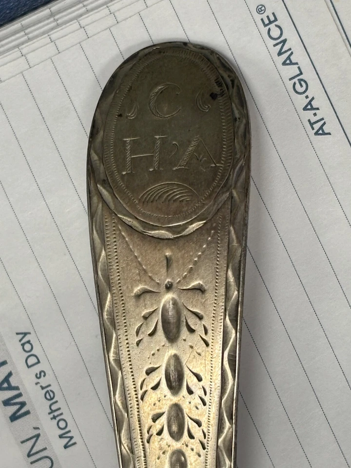 c.1740 Колониальная Бостонская Американская Монета Серебряная сервировочная ложка опосс Эндрю Тайлер - Изображение 1 из 4