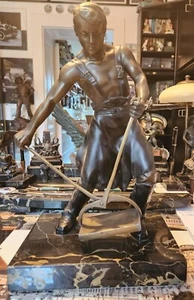 Große Figur eines Hütten-/Stahlarbeiters mit Luppe - Bild 1 von 4