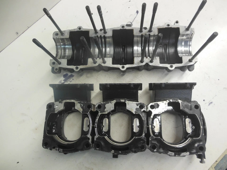 CC78 Polaris MSX 140 HO 2003 Crankcase Cases 2202423 - Image 1 of 4