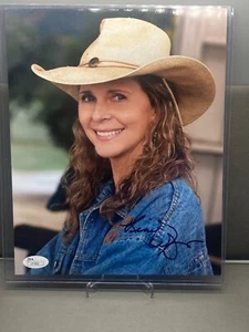 LINDSAY WAGNER - SIGNED AUTO 8X10 PHOTO - THE BIONIC WOMAN JSA CERTIFIED - Picture 1 of 3