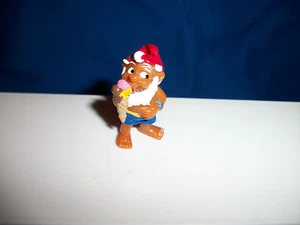 GARDEN GNOME with ICE CREAM CONE Plastic Figurine Kinder Surprise Figure Zwerge - Picture 1 of 5