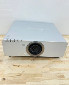 Panasonic PT-DW6300US WXGA DLP-Projektoreinheit | SILBER - KOSTENLOSER VERSAND - Bild 1 von 14
