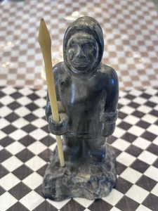 Vintage Inuit Robbe Jäger Skulptur Speckstein Handarbeit signiert - Bild 1 von 8