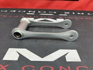 NEW! OEM Yamaha 2025 YFZ450R Rear Shock Linkage, Connecting Rod 1TD-F217F-00-00 - Picture 1 of 4