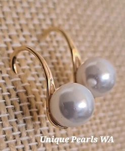 Beautiful Pearl Hook Earrings " New" Free Postage from WA - Picture 1 of 3
