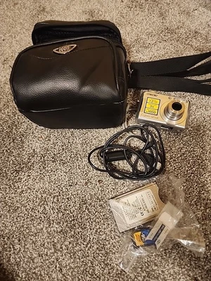 Sony Cyber-shot DSC-S650  7.2MP Digital Camera - Silver Tested - Image 1 of 3