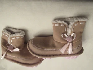 NWOT TODDLER GIRLS SIZE C8 BEIGE FLEECE LINED SUEDE CROC BOOTS - PINK TRIM - Picture 1 of 7