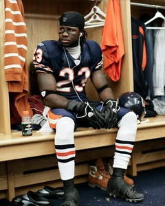 Foto de fútbol americano de la NFL Roschon Johnson Game Day Locker Chicago Bears 8x10 - Imagen 1 de 1