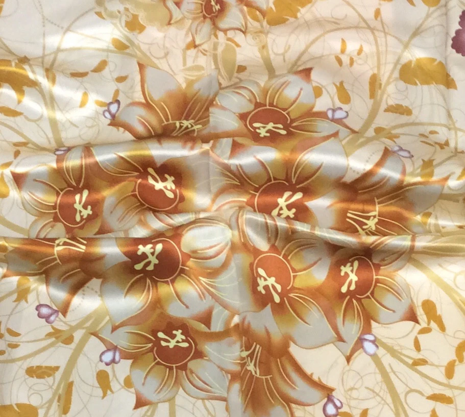 Bufanda cuadrada impresa digital satinada 16 mm textil 100 % seda Hardy's Foto 1 de 4