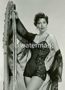Vintage ACTRESS AVA GARDNER PIN UP - 8X10 PUBLICITY PHOTO - Picture 1 of 1