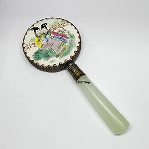 Vintage asiatische Geisha Mädchen bemalt Porzellan Jade Griff Handspiegel geprägte Felge - Bild 1 von 3
