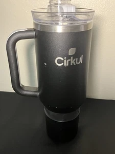 Vaso de acero inoxidable Cirkul 40 oz para todo el día StrawSip, negro carbón nuevo - Imagen 1 de 3