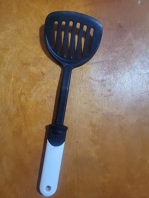 EKCO NYLON WIDE GRIP HANDLE  SLOTTED SPATULA FLIPPER TURNER UTENSIL BLACK WHITE - Image 1 of 4