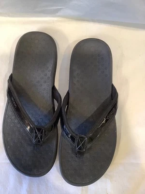 Vionic women’s Tide II Flip Flop Black Patent Sandals Size 8 - Image 1 of 4