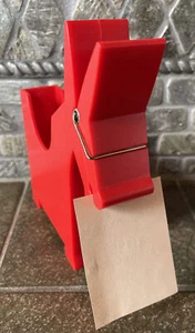 Porta notas Morris el burro con clip de plástico rojo - Imagen 1 de 8