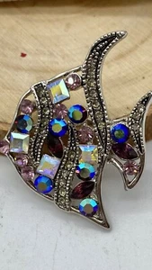 Spilla vintage spilla viola scuro #2 Happy Ocean Fish Nemo tono argento strass - Foto 1 di 7
