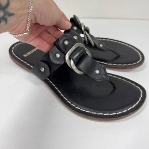 Bernardo schwarze Sandalen Größe 10 offene Zehenpartie Riemen Leder Metallschnalle Nieten - Bild 1 von 8