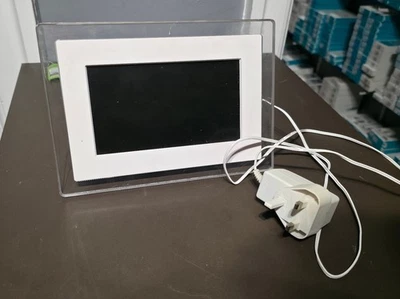 TECHNIKA 7" Digital Photo Frame + Power Cable - Image 1 of 2