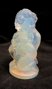 Querubín de vidrio arte opalescente Sabino Francia de colección con flores rosas infantiles - 2" - Imagen 1 de 9