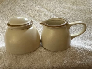 Vajilla Dansk Santiago crema y azucarero tapa blanco roto borde tostado minimalista - Imagen 1 de 9