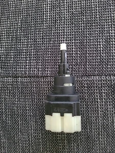ORIGINAL VW  Bremslichtschalter für PASSAT Variant 3bg Bj 2005 74KW 101 PS  - Bild 1 von 10
