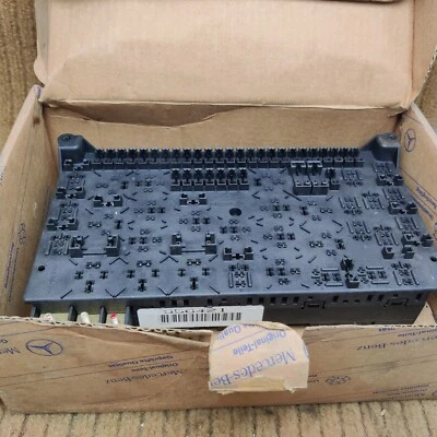 NEW Mercedes W163 ML Front Fuse Relay Box Distribution Board 1635450205 NOS - Image 1 of 4
