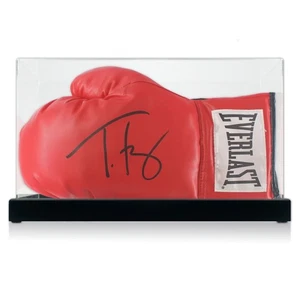 Guantone da boxe firmato Tyson Fury. In vetrina - Foto 1 di 4