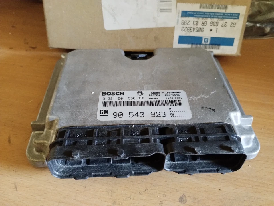 Centralina motore Opel Vectra B Astra G Zafira A 2.0TD Bosch 0281001630 90543923 - Immagine 1 di 4