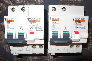 DISJONCTEUR DIFFERENTIEL 2 POLE PROTEGE 10A 300mA MERLIN GERIN 10 AMPERES PC10KA - Photo 1/3