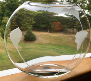 Mikasa Crystal Etched Calla Lily Oval 10" high Vase - Picture 1 of 3