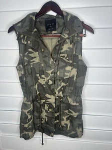 Women’s Camo Green Vest With Hoodie Size Small Zipper And Metal Buttons - Picture 1 of 5