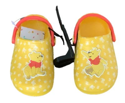 Tamancos Disney Baby Winnie The Pooh meninos tamanho 5 sapatos amarelos abelha novo com etiquetas - Imagem 1 de 3