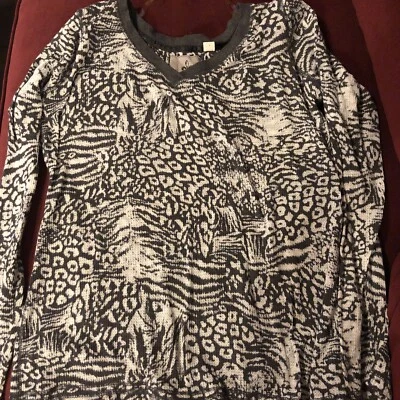 Camisa de manga larga Junior’s Energie XL gris y blanca para mujer - Usada solo unas pocas X’s Foto 1 de 4