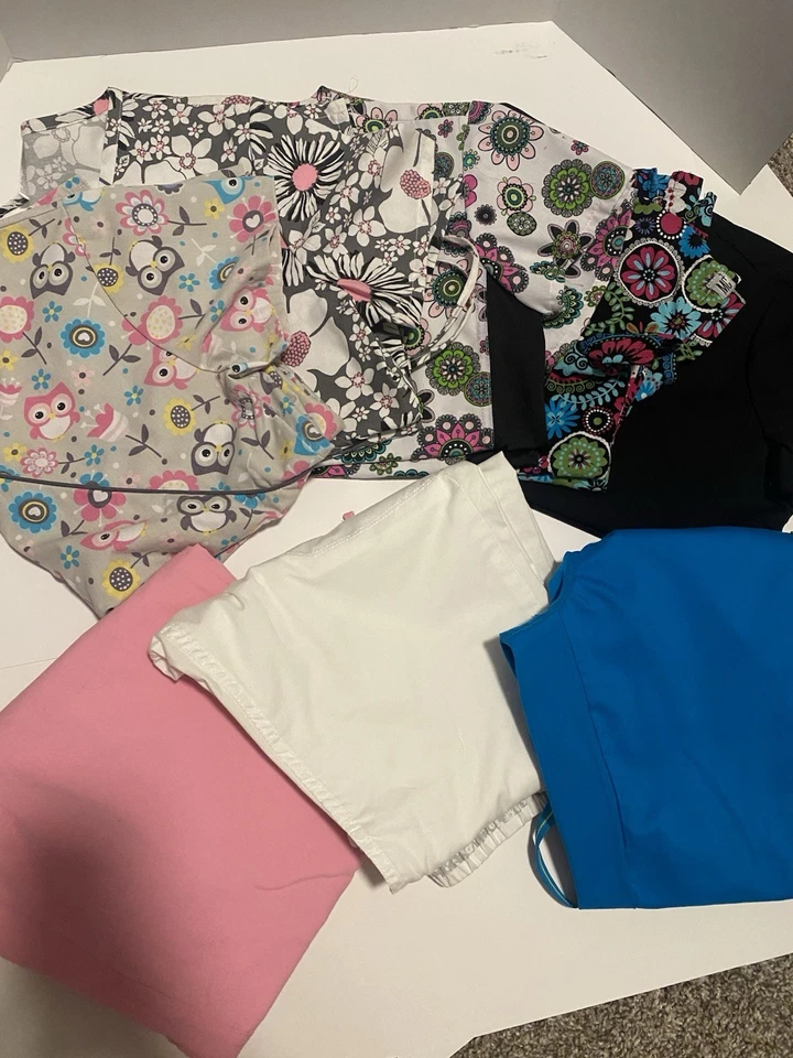 Paquete de 5 tops exfoliantes (XS/S) y 3 pantalones exfoliantes (XS/S) - usados Foto 1 de 4